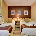 Lyndawn Hotel
